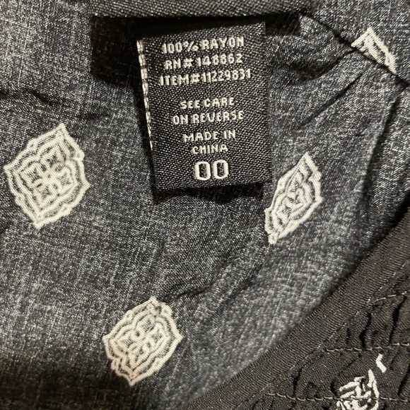 Floral Pattern Top - Picture 3 of 4